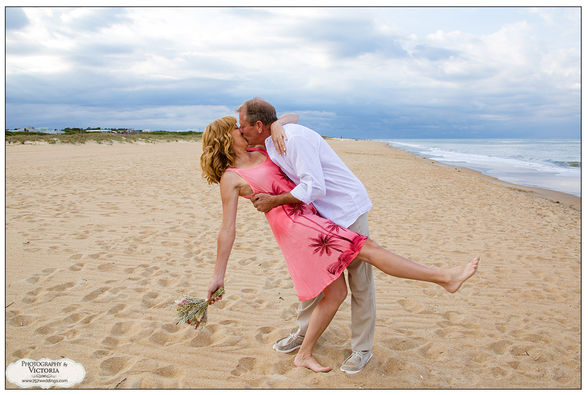 Lisa and Troy's Virginia Beach elopement with Virginia Beach Wedding Chapel 757weddings.com